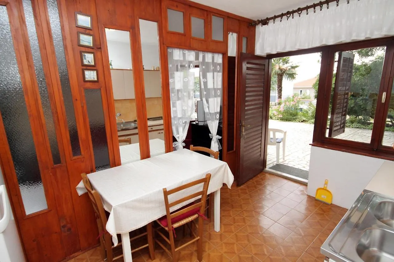 Apartments With A Parking Space Novi Vinodolski - 2423 Kroatien